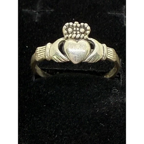 Vintage 925 Sterling Silver Claddagh Ring Size 7.5 Stands for Love, Loyalty - Picture 3 of 14